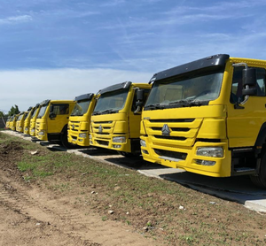 Fam0us Brand 6*4 375hp <b>Tractor</b> <b>Trucks</b> Heavy <b>Trucks</b> 3 Years Warranty Customized Support AE Origin for Hot Sale - Product Image 2