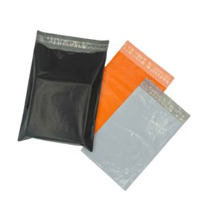 Venta al por mayor impermeable, a prueba de desgarros y fugas de plástico envío bolsas de correo con cinta - Product Image 5