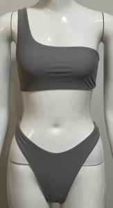 Ensemble de bikini personnalisé unisexe de haute qualité 2 pièces avec décoration de ceinture brodée en élasthanne/nylon Service OEM disponible - Product Image 2