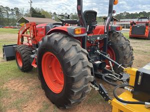 Tractor de ruedas usado K-I-O-O-T-I de 45 hp del 2021 con caja de cambios, bomba, motor, engranajes y rodamientos para granjas - Product Image 4