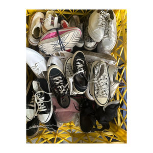 Luxe Resale Zapatos usados para mujer Selección Premium de ropa de segunda mano - Product Image 2