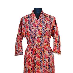 Ensemble robe-manteau kimono thermique longue et élégante pour femme, rouge, personnalisé, de haute qualité, imprimé Kantha tropical, taille naturelle - Product Image 3