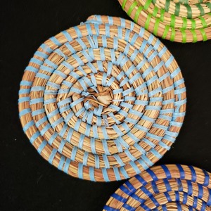 Sous-verres ronds en jonc de mer de couleur personnalisée produits écologiques fabriqués au Vietnam décoration de table en gros - Product Image 4