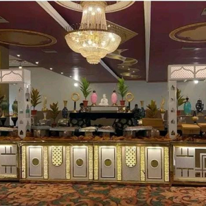 Comptoir d'affichage de buffet de mariage Boho avec des accents en bois de décor floral pastel et un éclairage LED doux pour des réceptions élégantes - Product Image 1