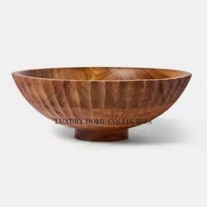 Único cuenco de madera tallado a mano perfecto para servir frutas o ensaladas con mango de metal un toque rústico pero sofisticado - Product Image 3