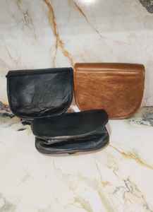 Sac à bandoulière vintage fait à la main pour femmes, sac à bandoulière réglable à sangle unique, sacs à main en cuir véritable avec fermeture à bouton - Product Image 4