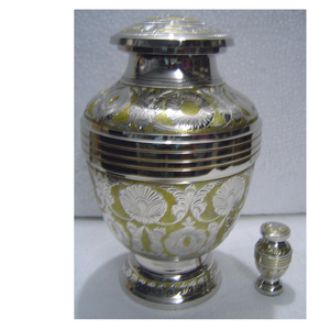 Gravure en laiton nickelé Design moderne, urne de crémation, cendres funérailles, meilleure vente, cendres humaines, urne fabriquée à la main - Product Image 5