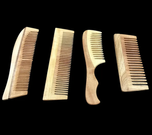 Peigne en bois de bambou naturel pour la routine de soins capillaires favorisant une circulation saine du cuir chevelu et une coiffure lisse au quotidien - Product Image 4