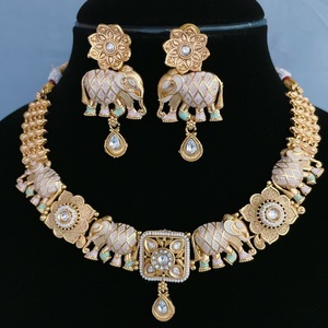 Collier plaqué or de meilleure qualité avec boucles d'oreilles pour mariage pour femmes, style éléphant polonais antique avec aspect pierre - Product Image 1