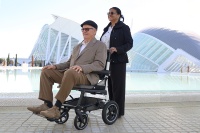Silla de Transporte para Adultos, Diseño Moderno, Silla de Ruedas Manual de Aluminio, Manillar Único, Marco Blanco, Tapicería Acolchada, Liberación Rápida