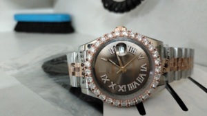 Timeless 12 CT Date Just-Jubilee Moissanite Diamante brillante Reloj helado de dos tonos Unisex Moda Acero inoxidable para bodas - Product Image 2