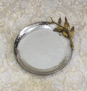 Bol fait main en métal et aluminium d'excellente qualité avec 2 sections d'hôtels et de restaurant servant un bol de noix - Product Image 3