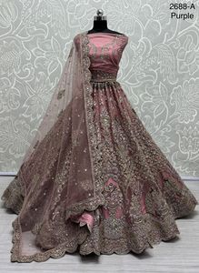 Travail manuel Look inspiré filet brodé avec quatre côtés belle dentelle et butte partout vêtements de fête Lehenga coli pour la mariée - Product Image 5