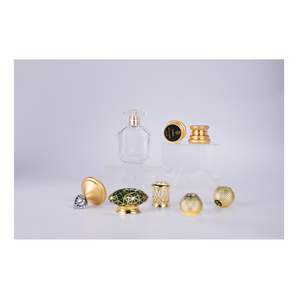 Flacons de parfum givrés en alliage de zinc avec pulvérisateur et capuchon noir personnalisables pour marque sur mesure - Product Image 1