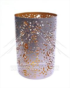 Portavelas de Estilo Nórdico en Negro Mate y Verde Lima, Lámpara Votiva de Malla Metálica Industrial, Contenedor de Velas Abstracto con Orificios Perforados - Product Image 5