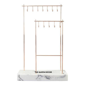 Présentoir de bijoux en métal personnalisé avec base en marbre forme géométrique accessoire décoratif pour la maison style classique - Product Image 1