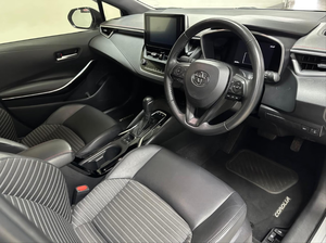 รถยนต์มือสองคุณภาพดีราคาประหยัด ปี 2024 โตโยต้า โคโรลล่า 1.8 XS ไฮบริด เกียร์ออโต้ 5 ประตู พวงมาลัยขวา - Product Image 2