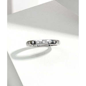 Anello a fascia in argento sterling con accenti di cristallo - Product Image 3