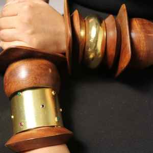 Brazalete de madera Brazalete de moda unisex Brazalete de madera de excelente calidad Suministro a granel 100% Pulsera de moda de madera con pulido - Product Image 3