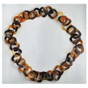 Collar Redondo Hecho a Mano con Cuerno de Búfalo, Joyería Audaz e Impermeable con Estilo Moderno para un Look Único y Personalización Completa - Product Image 4