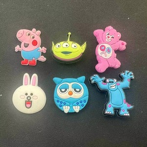 Marca de ropa de alta calidad, parches de goma suave personalizados, etiquetas de PVC de flores con alfabeto de corazón impreso en 3D - Product Image 3