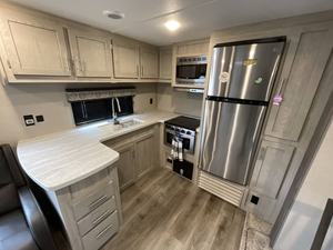 Coachmen Catalina L-e-g-a-c-y 283RKS d'occasion 2022 - Product Image 5