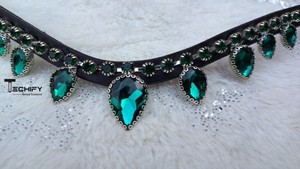 Tocado de doma de caballo de cuero genuino de alta calidad con cadena de cristal Diseño elegante en muchos colores con peine de curry a juego - Product Image 4