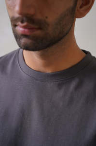 Camiseta sólida informal de calidad premium para hombre, camiseta transpirable de manga corta con cuello redondo y diseño de logotipo privado para hombre - Product Image 4