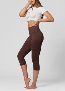 Scrunch Butt Capri Leggings para mujer Pantalones de Yoga de tiro alto con tela transpirable Impresión de logotipo personalizado Perfecto para entrenamiento de gimnasia - Product Image 2