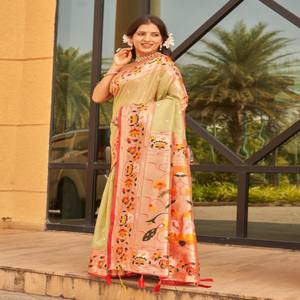 Sari en organza VASTRA COTTAGE avec motifs tissés en zari doré, bordure riche en pallu de Rajhans Swan et chemisier en brocart contrastant - Product Image 3