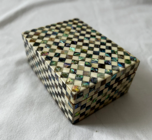 กล่องเรซิ่นและกระดูกศิลปะสำหรับการจัดเก็บเครื่องประดับและเป็นของขวัญมีให้เลือกทั้งแบบทรงกลมและแบบกำหนดเอง - Product Image 4