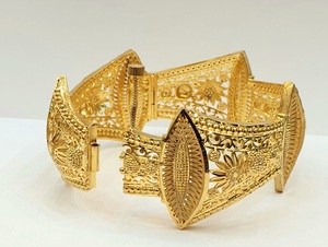Women's 24K Gold Plated Imitation Pearl Vintage Floral Brass Bracelet Set Jewelry for Wedding - Product Image 2
