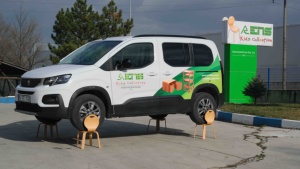 Chaise en bois de pépinière Montessori au design moderne de haute qualité empilable EN71-3 garantie de 5 ans durable pour les bébés enfants école hôtel - Product Image 5