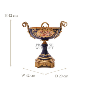 Porcelana azul antigua y centro de mesa de latón con jarrones florales ornamentados hechos a mano decoración de lujo vintage - Product Image 5