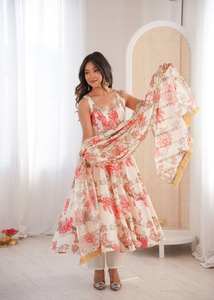 Robe Anarkali classique de conception traditionnelle pour les mariages et les fêtes, disponible aux meilleurs prix en provenance d'Inde - Product Image 6