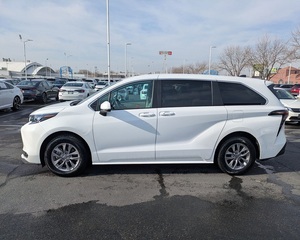 Toyota Sienna LE VAN 8 places <span class=keywords><strong>AWD</strong></span> 2024 d'occasion avec faible kilométrage - Product Image 4