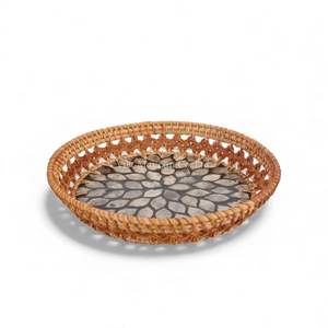 Plato Tradicional Bohemio de Nácar con Borde de Ratán Tejido para Uso Decorativo en Mesa y Servicio de Alta Cocina de Vietnam - Product Image 3