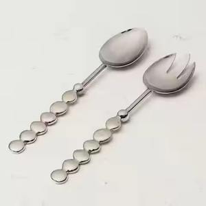 Ensemble de cuillères ou fourchettes à salade vintage en acier inoxydable avec manche argenté - Outils à salade écologiques et compatibles lave-vaisselle - Product Image 1