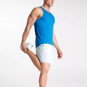 Camiseta sin mangas deportiva para hombre con corte atlético y tacto suave diseñada para un estilo de vida activo o casual - Product Image 2