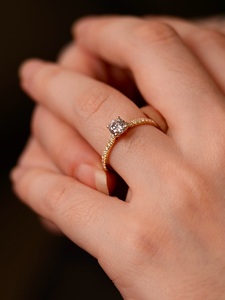 Anillo de Compromiso de Plata de Ley 925 Chapado en Oro de 18K con Moissanita, Color D, VVS, Anillo Solitario de Lujo para Mujer - Product Image 1