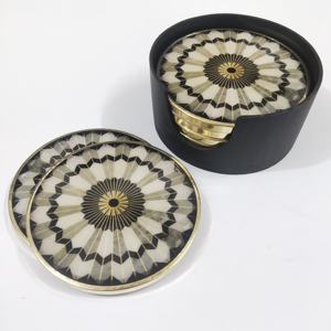 Dessous de verre en émail Mdf au motif géométrique personnalisé fait à la main avec support noir Décoration de table et accessoires Tapis et tampons - Product Image 1
