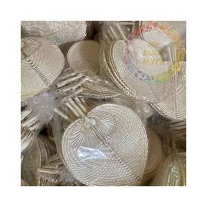 Abanico de mano de bambú hecho a mano de primera calidad de Vietnam | Artesanía auténtica con patrones intrincados - Product Image 5