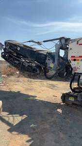 Fraiseuse Wirtgen W2000 avec pompe, capacité de 2000 tonnes/heure, puissance de 447 kW, équipement de réparation routière - Product Image 2