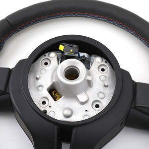 Volant personnalisé en cuir et fibre de carbone SOON TODA pour <span class=keywords><strong>BMW</strong></span> E92 E60 F32 E46 F36 M, <span class=keywords><strong>prix</strong></span> de vente directe d'usine - Product Image 3