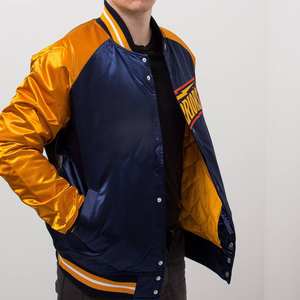 แจ็คเก็ตวาร์ซิตี้ผ้าซาตินโพลีเอสเตอร์ 100% แบบกำหนดเองสำหรับทีมกีฬาและโลโก้ชื่อสโมสร แจ็คเก็ตเบสบอลแบบ Letterman แจ็คเก็ตวาร์ซิตี้มหาวิทยาลัย - Product Image 4