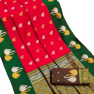 Saree en soie Banarasi indien pakistanais avec chemisier en soie fantaisie Saree Banarasi en soie douce de meilleure qualité avec bordure Zari au meilleur design - Product Image 1