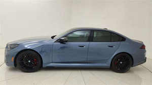 Sedán M5 2024 Usado, Certificado, Tracción en las Cuatro Ruedas, Diésel, Automático, Volante a la Izquierda, Asientos de Cuero, Neumáticos R17, Portaequipajes de Aluminio, Techo Oscuro - Product Image 4