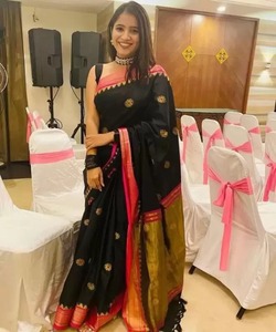 Seductor y fabuloso vestido de recepción Chinon Sari con diseño impreso y detalles de forcejeo para grandes entradas. - Product Image 1