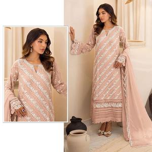 Traje paquistaní clásico con trabajo de secuencia de bordado y detalles de Zarkan Elección perfecta para mujeres para ocasiones festivas de boda - Product Image 1