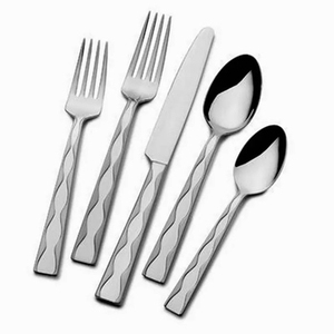 Ensemble de couverts dorés élégants avec fourchette et couteau en acier inoxydable au design martelé pour la cuisine de mariage et les occasions spéciales - Product Image 4